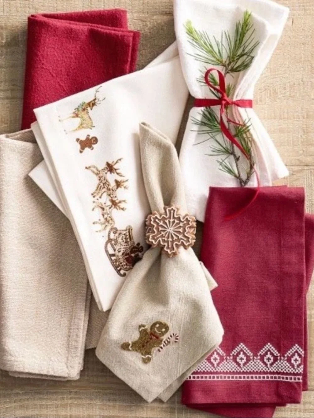 Pottery Barn Gingerbread Embroidered Cotton Napkins ( Set of 4 )